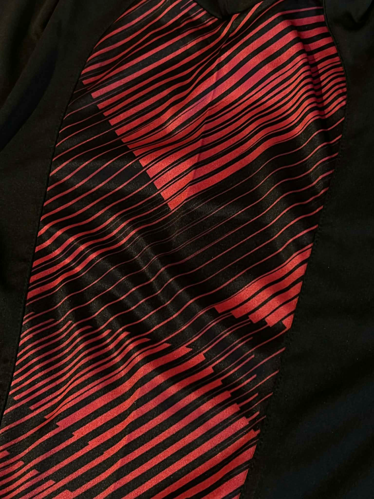 FABRIC_BLACK_RED.png