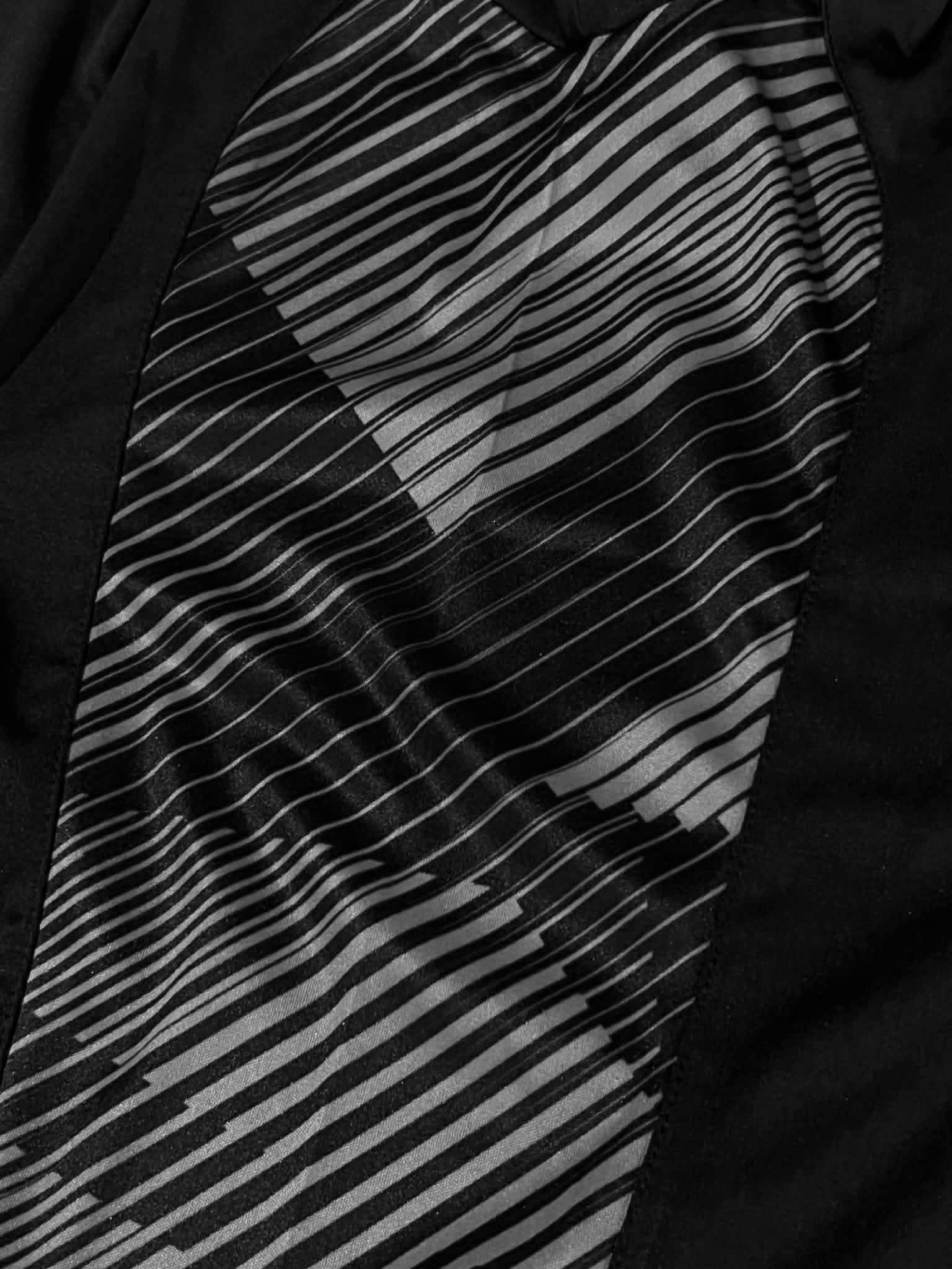 PATTERN_BLACK_SILVER_6a550855-8868-4a11-a47f-5f2836932237.png